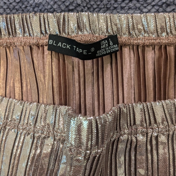 NWT $65 Black Tape_ Rose Gold Foil Mini Skirt Multi Szs (Small, Medium, Large) - Picture 3 of 9